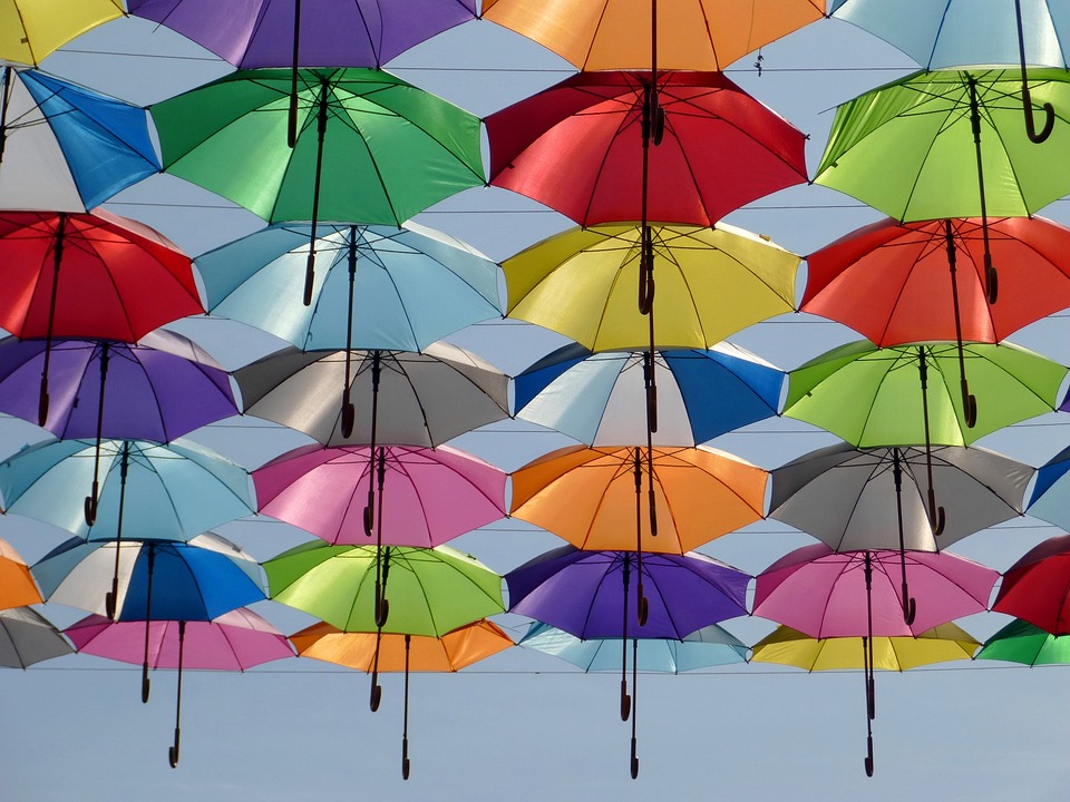 sıcaktan ya da yağmurdan korunmak için şemsiye